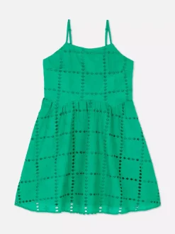 Sukienka z haftem angielskim