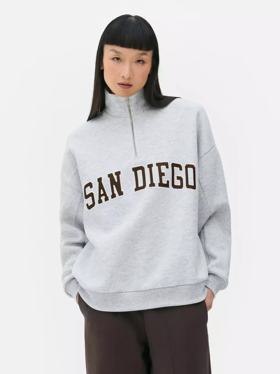 Szary sweter z suwakiem do połowy