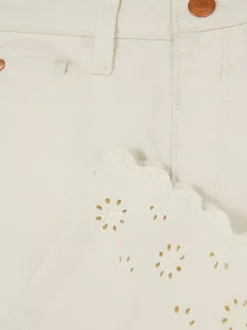 Szerokie jeansy z obszyciem z haftem angielskim