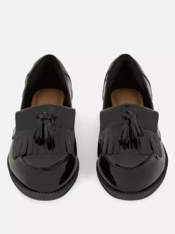 Szerokie lakierowane mokasyny