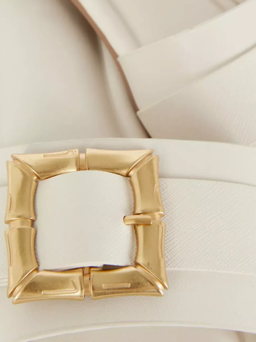 Szerokie sandały z klamrą bez pięty Paula Echevarría