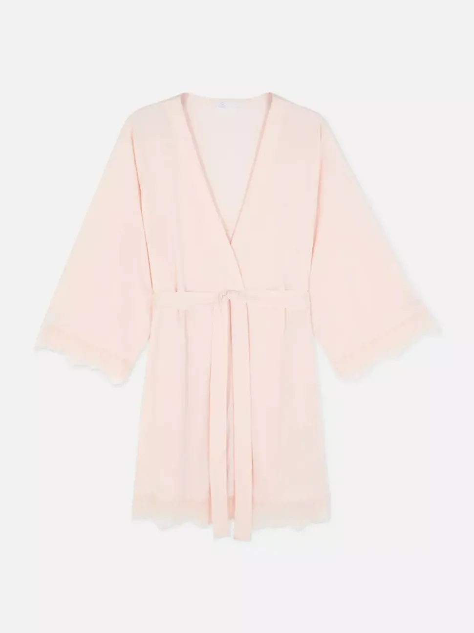 Szlafrok z koronkowym wykończeniem