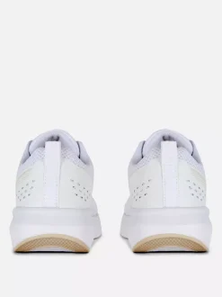 Sznurowane buty sportowe