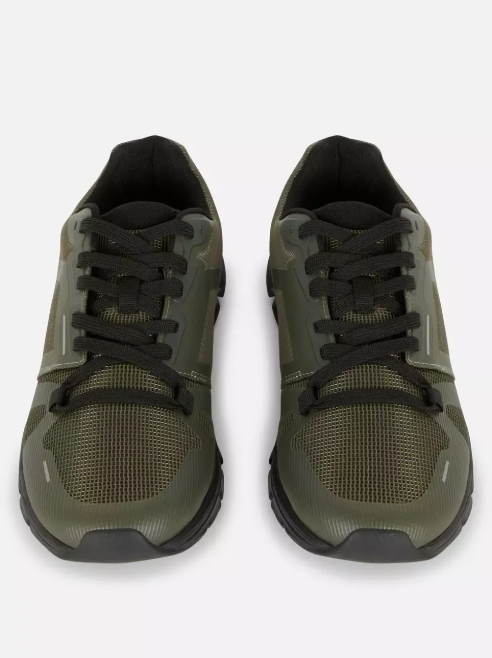 Sznurowane buty sportowe na siłownię