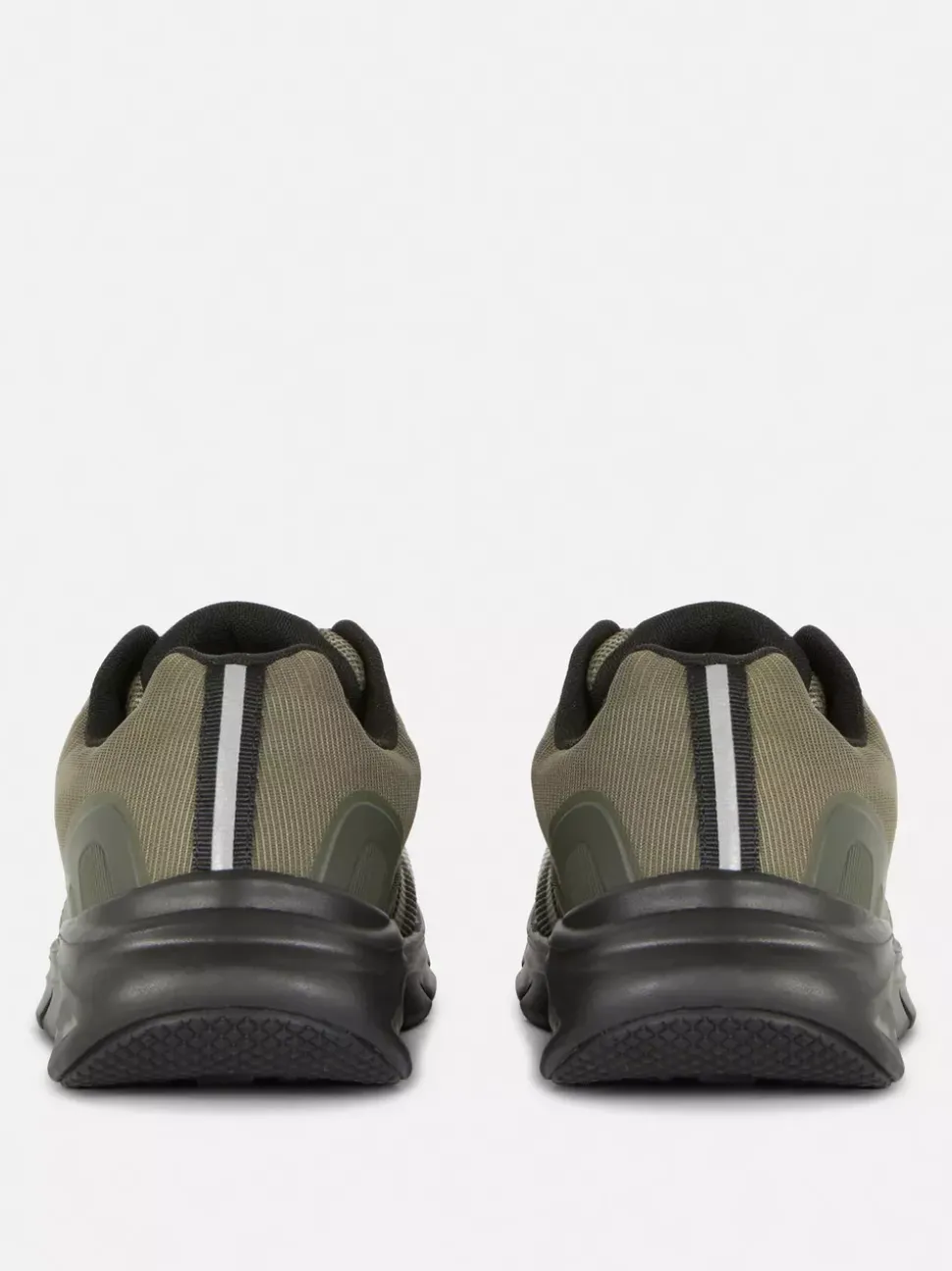 Sznurowane buty sportowe na siłownię