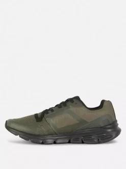 Sznurowane buty sportowe na siłownię