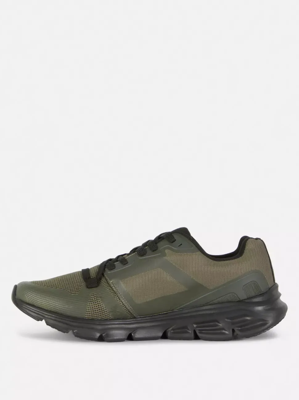 Sznurowane buty sportowe na siłownię