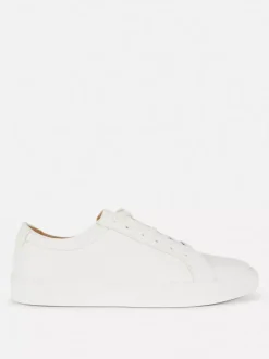 Sznurowane buty sportowe z niską cholewką