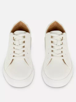 Sznurowane buty sportowe z niską cholewką