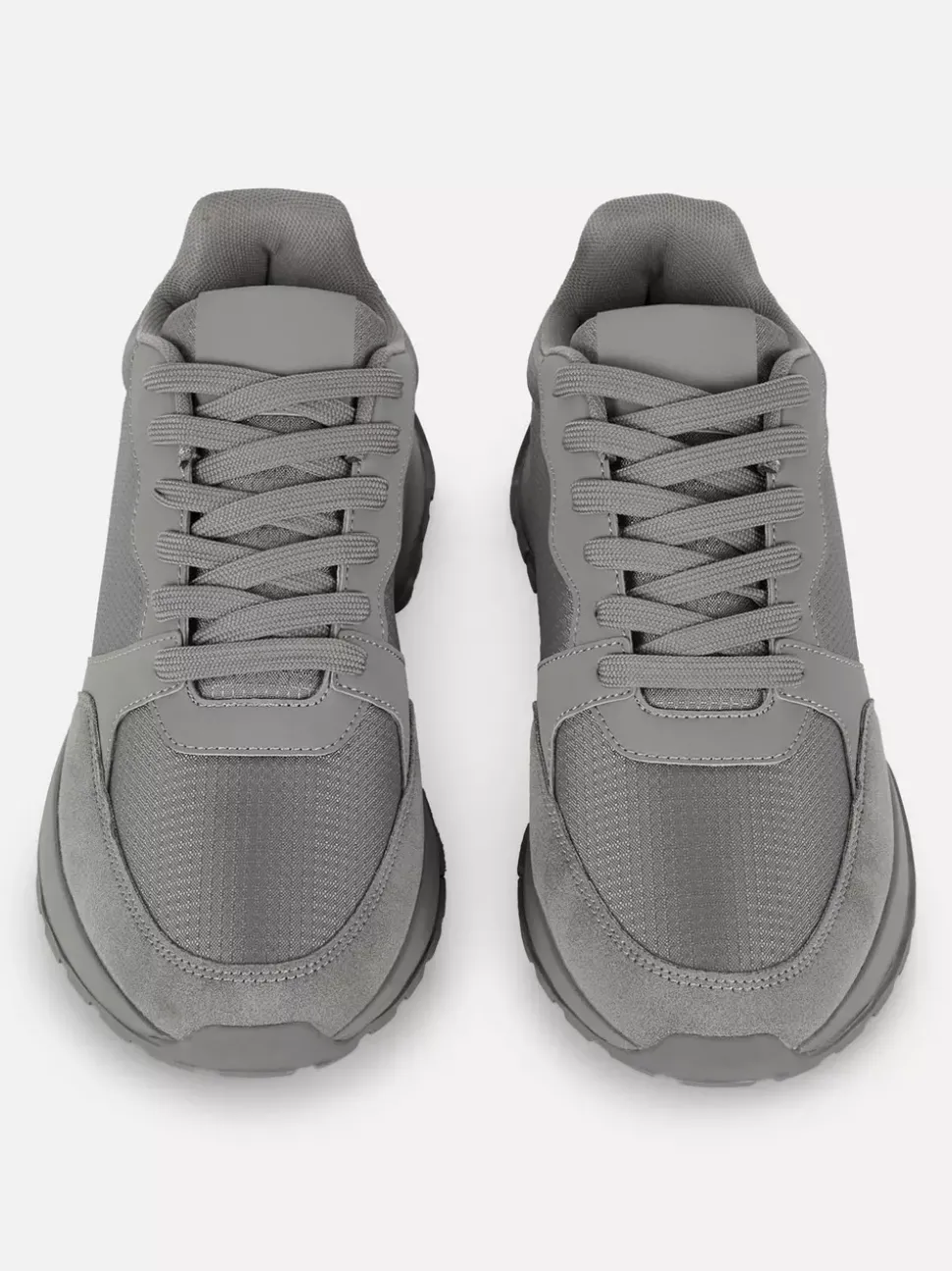 Sznurowane buty sportowe z niską cholewką