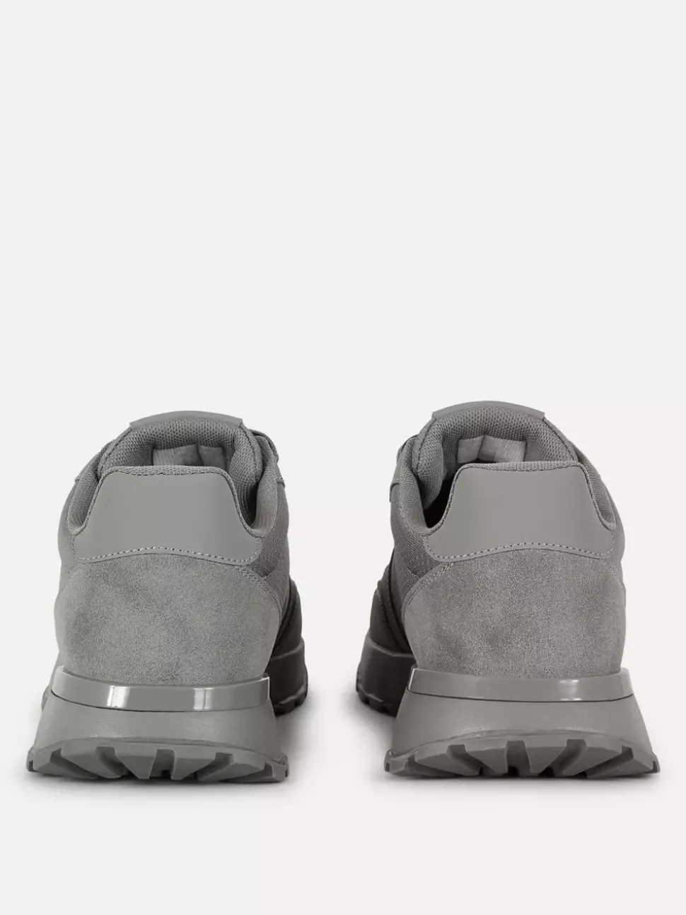 Sznurowane buty sportowe z niską cholewką