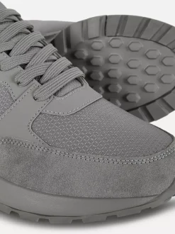 Sznurowane buty sportowe z niską cholewką