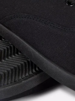 Sznurowane płócienne tenisówki