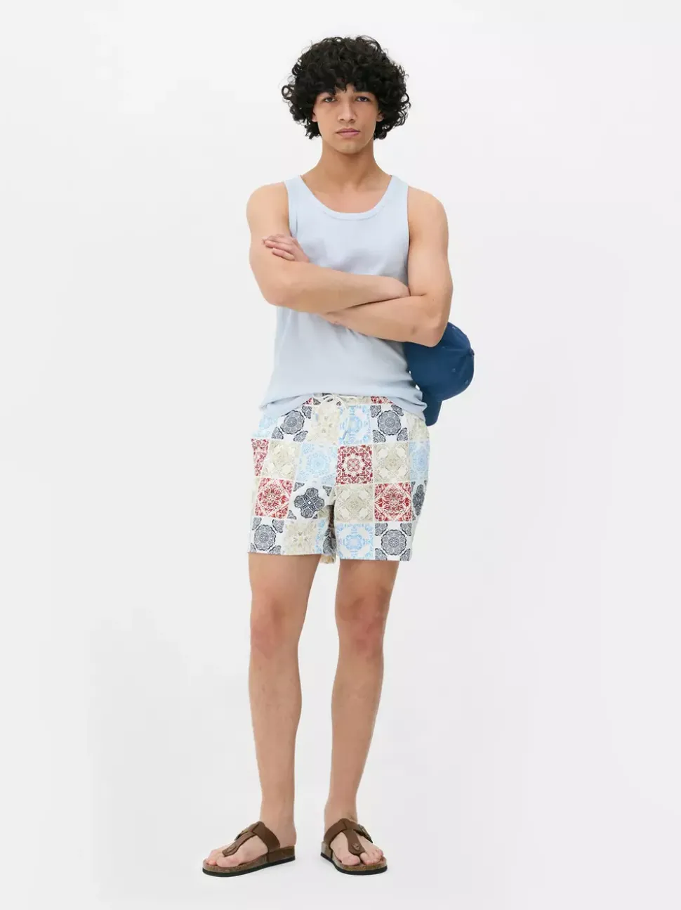 Szorty kąpielowe ze sznurkiem i mozaikowym motywem