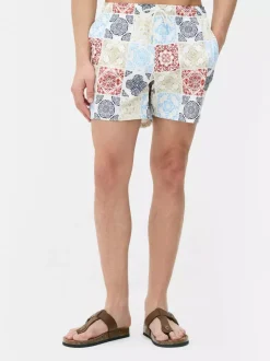 Szorty kąpielowe ze sznurkiem i mozaikowym motywem