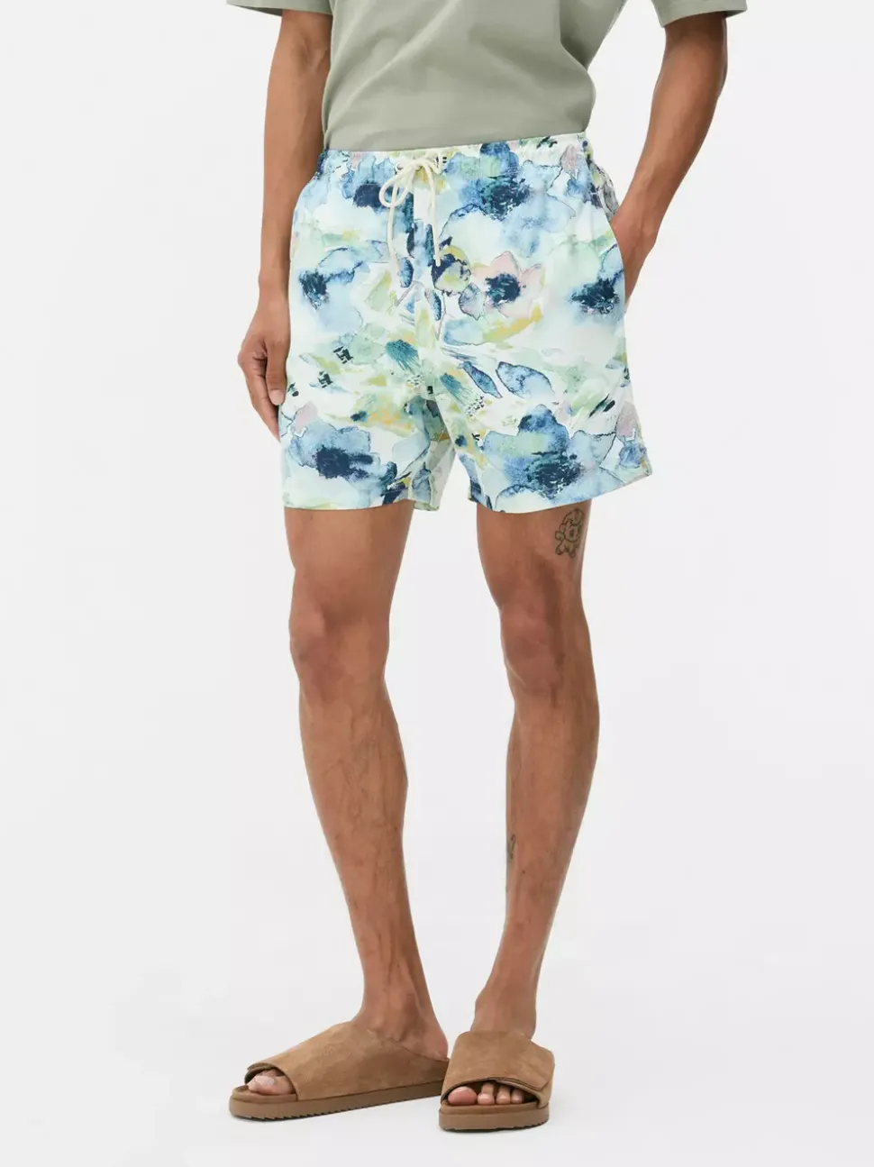 Szorty kąpielowe ze sznurkiem w akwarelowe kwiaty