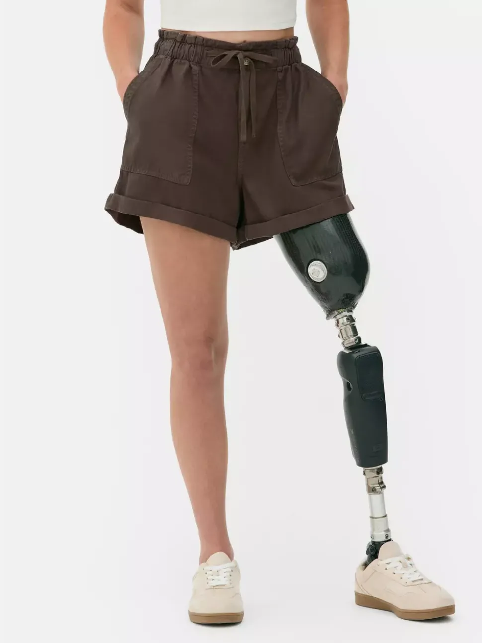 Szorty na co dzień wiązane w pasie