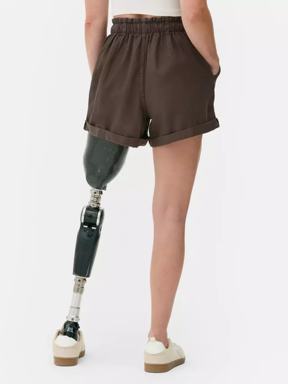 Szorty na co dzień wiązane w pasie