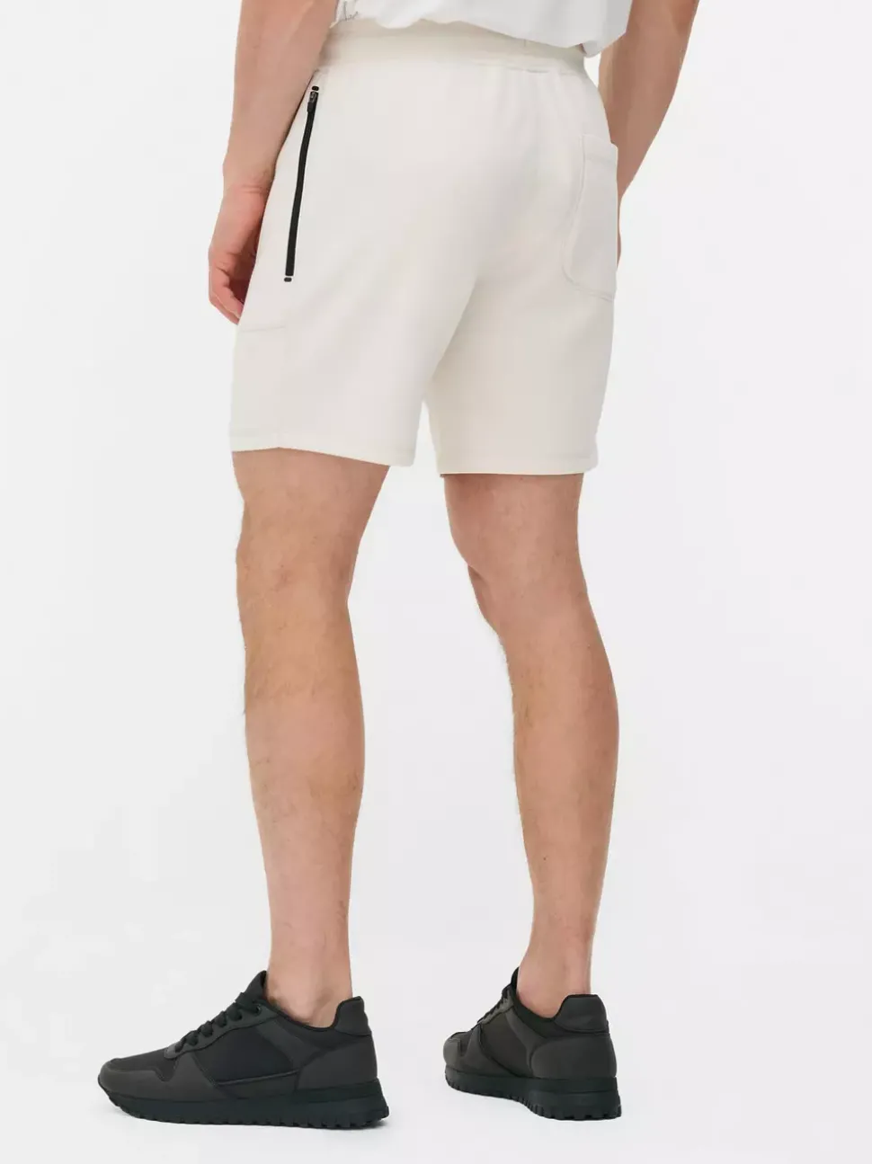 Szorty sportowe ze sznurkiem ściągającym