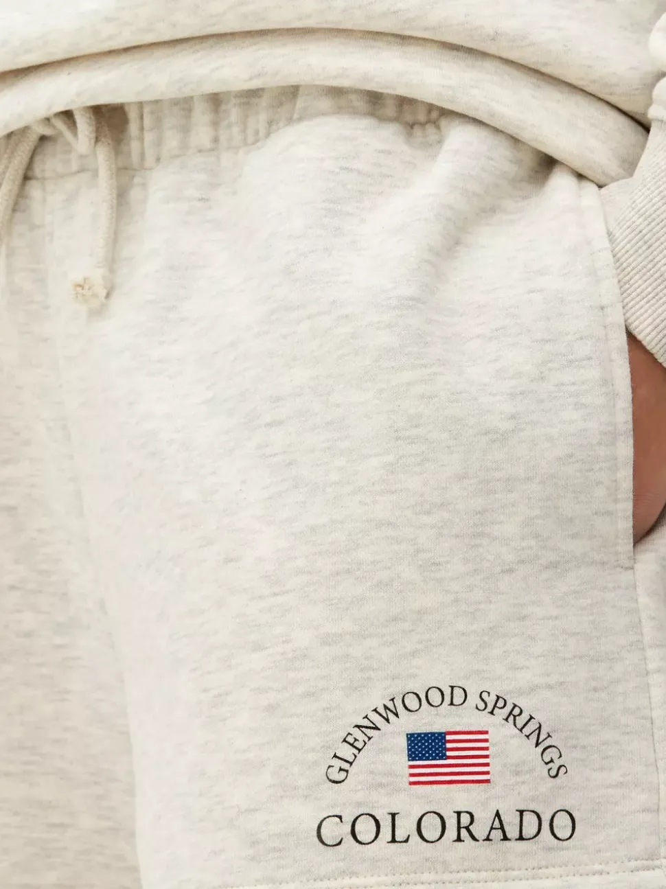 Szorty sportowe ze sznurkiem ściągającym