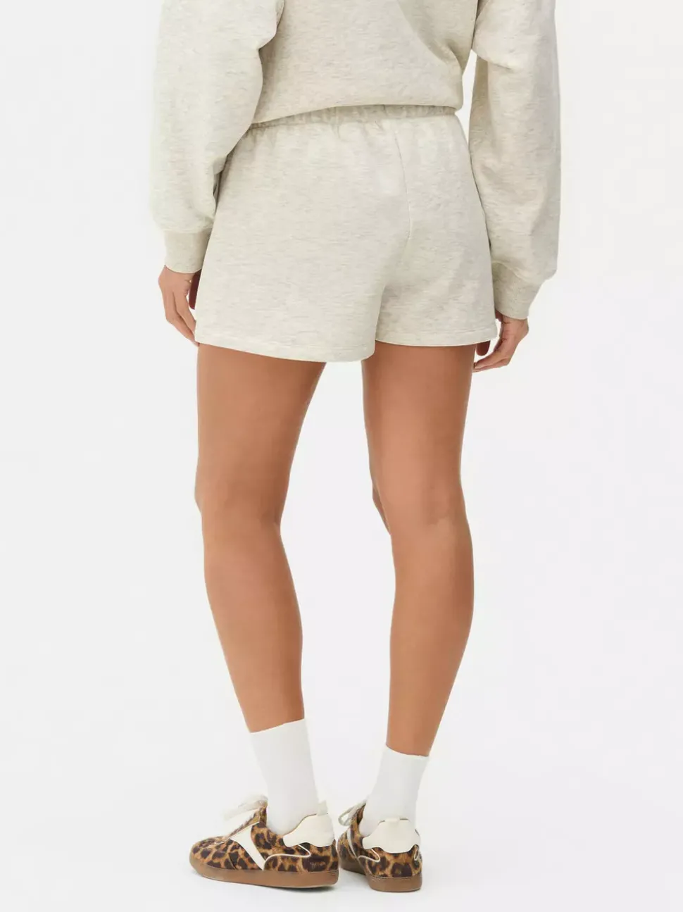 Szorty sportowe ze sznurkiem ściągającym