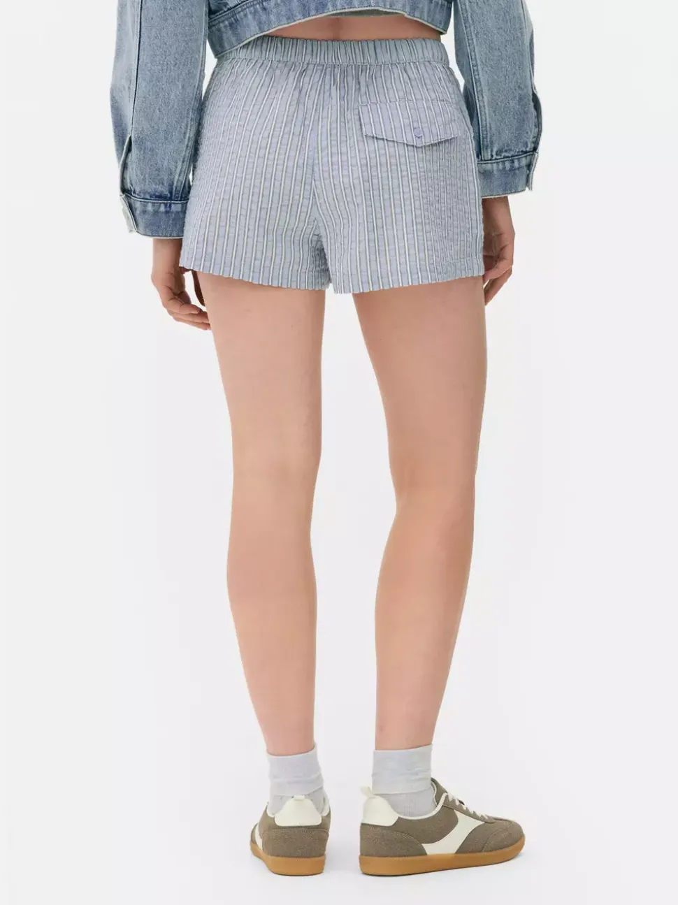 Szorty w paski z motywem Hello Kitty