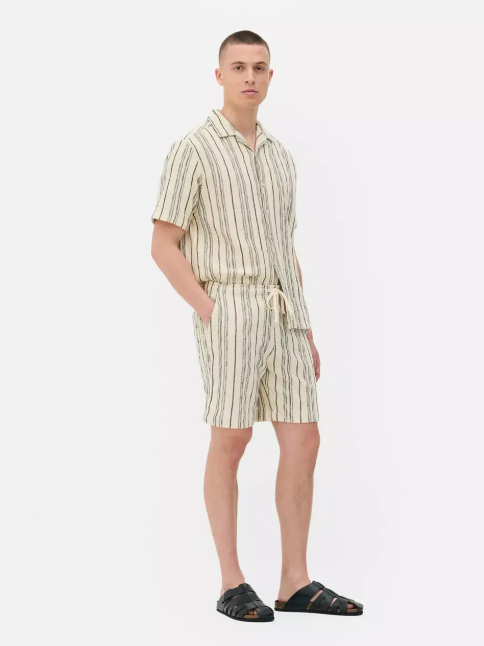 Szorty w paski ze sznurkiem w talii