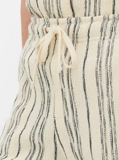 Szorty w paski ze sznurkiem w talii