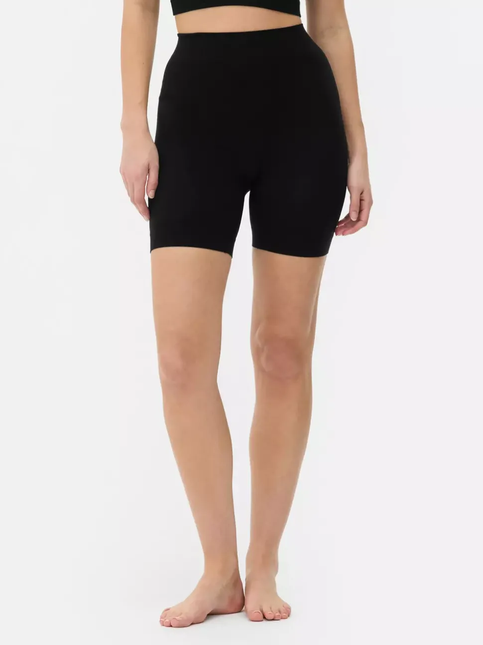 Szorty z wysokim stanem chroniące przed otarciami