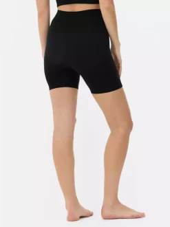 Szorty z wysokim stanem chroniące przed otarciami