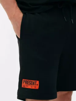 Szorty ze sznurkiem w talii i napisem Los Angeles