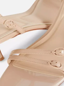 Szpilki z tylnym paskiem i obcasem typu kaczuszka