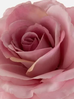 Sztuczna róża na pojedynczej łodydze