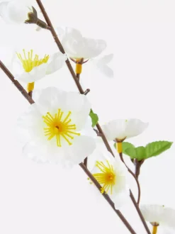 Sztuczne kwiaty łąkowe na pojedynczej łodydze