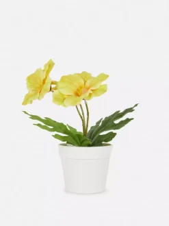 Sztuczny kwiat w plastikowej doniczce