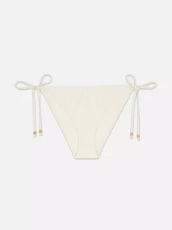 Szydełkowy dół od bikini z wiązaniem