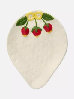 Talerz z wytłaczanym motywem truskawek