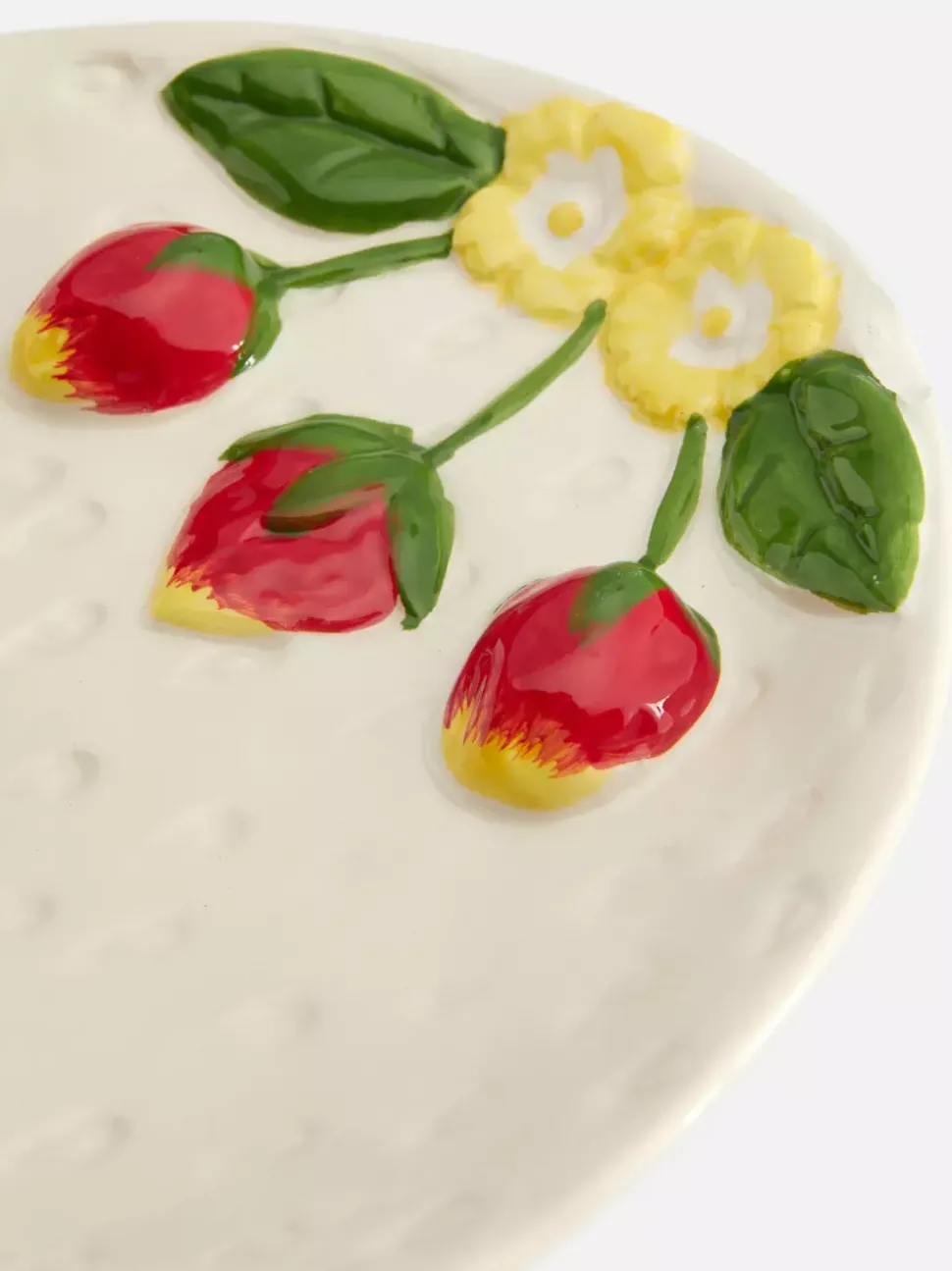 Talerz z wytłaczanym motywem truskawek