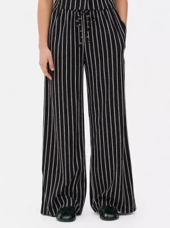 Teksturowane spodnie z szeroką nogawką, część zestawu