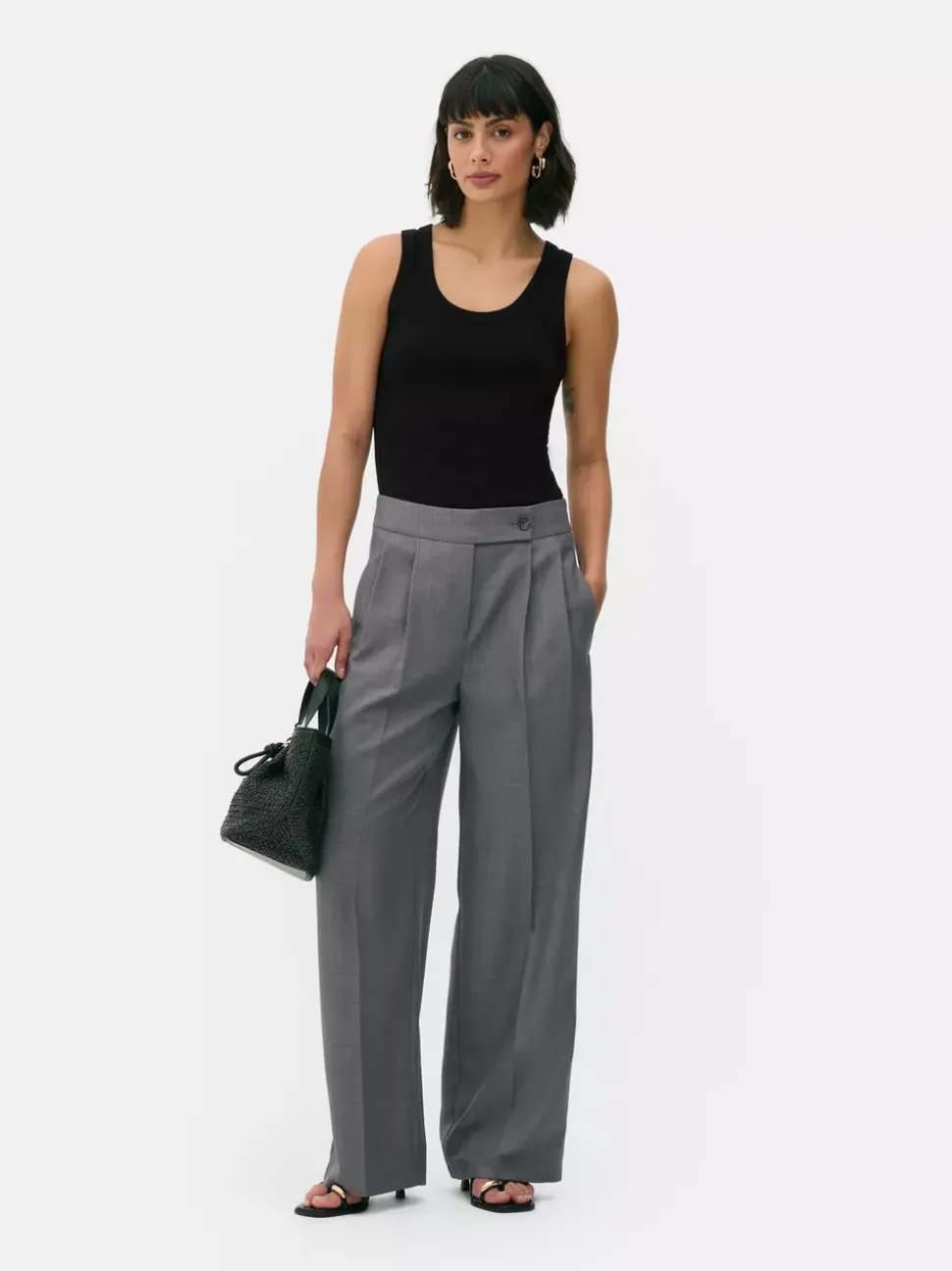 Top bez rękawów z głębokim dekoltem Essential