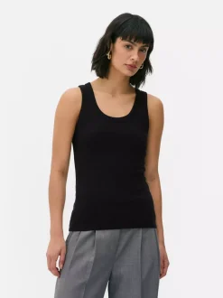 Top bez rękawów z głębokim dekoltem Essential