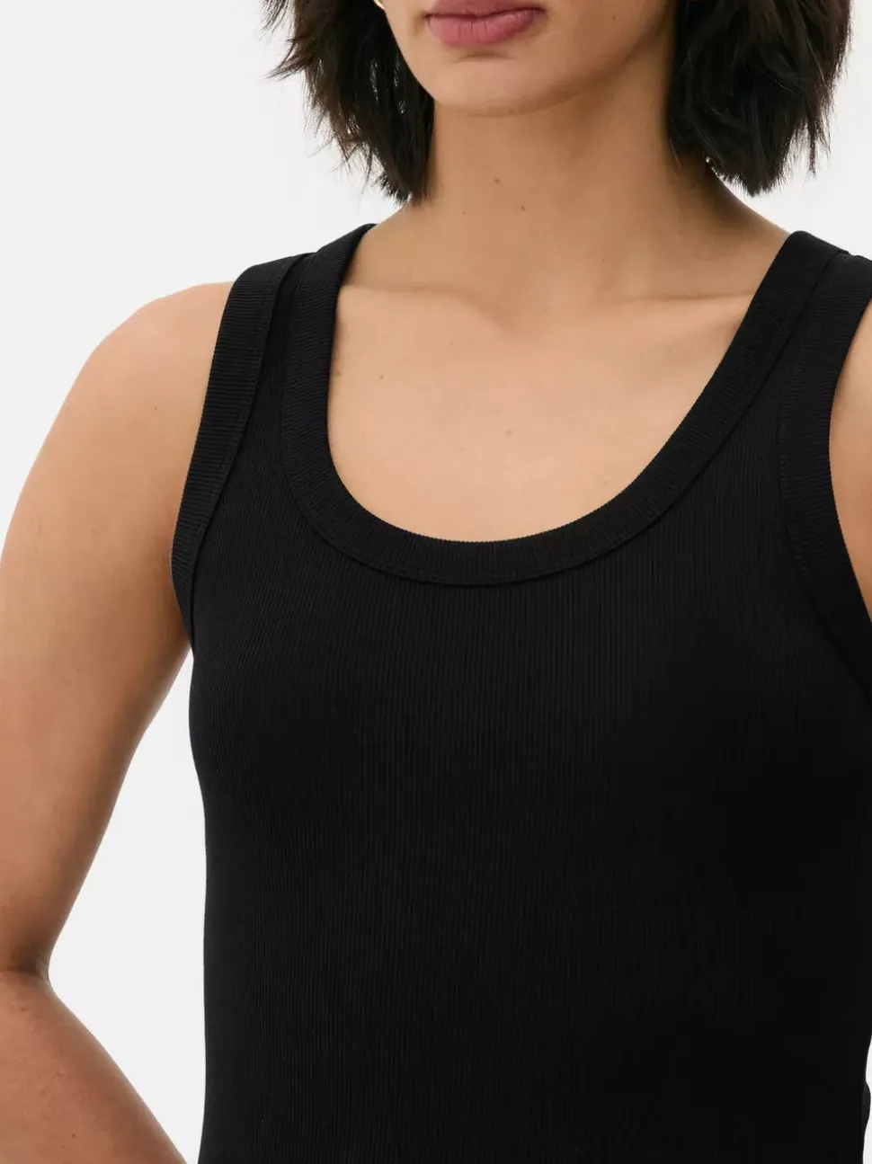 Top bez rękawów z głębokim dekoltem Essential