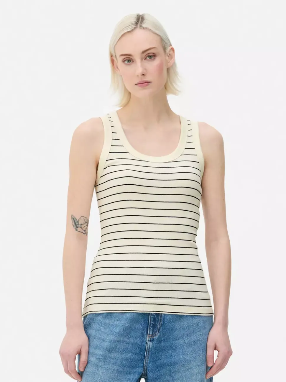 Top bez rękawów z głębokim dekoltem Essential