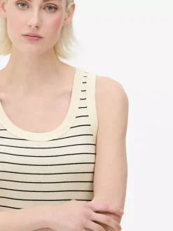 Top bez rękawów z głębokim dekoltem Essential