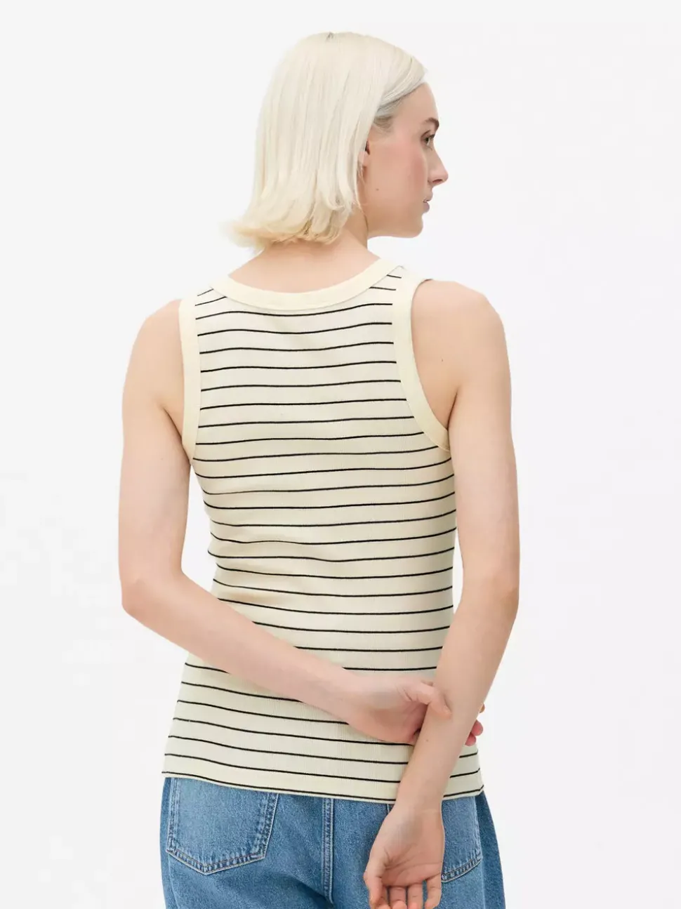 Top bez rękawów z głębokim dekoltem Essential