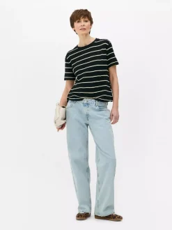 Top z krótkim rękawem i teksturowanymi paskami