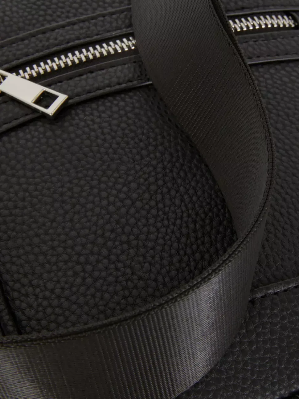 Torebka ze sztucznej skóry z długim paskiem