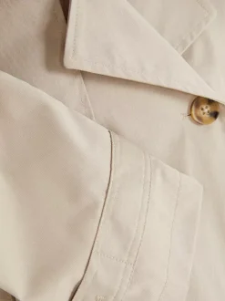 Trencz o skróconym kroju