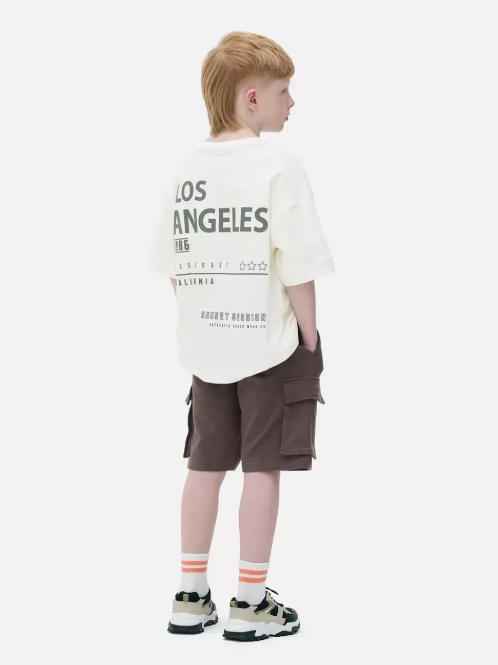 T-shirt i spodenki bojówki z napisem Los Angeles