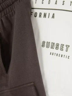 T-shirt i spodenki bojówki z napisem Los Angeles